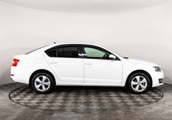 Подержанный автомобиль Skoda Octavia Liftback 2016 года (4 фото)