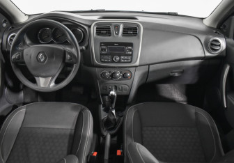 Подержанный автомобиль Renault Logan Sedan 2018 года (13 фото)