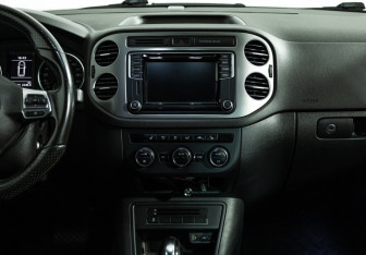 Подержанный автомобиль Volkswagen Tiguan 2016 года (14 фото)