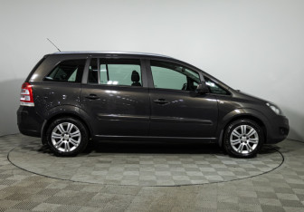 Подержанный автомобиль Opel Zafira Compactvan 2013 года (4 фото)
