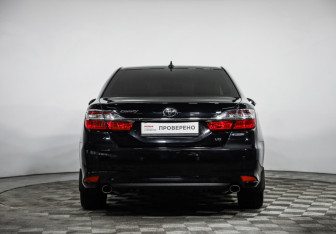 Подержанный автомобиль Toyota Camry Sedan 2017 года (6 фото)
