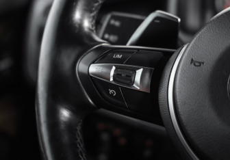 Подержанный автомобиль BMW X5 2013 года (12 фото)
