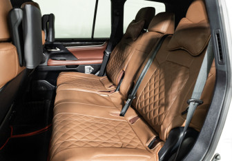 Подержанный автомобиль Lexus LX 2020 года (10 фото)