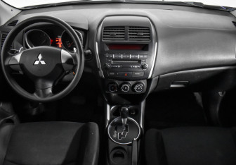 Подержанный автомобиль Mitsubishi ASX 2012 года (15 фото)