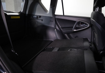 Подержанный автомобиль Toyota RAV4 2012 года (16 фото)