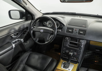 Подержанный автомобиль Volvo XC90 2007 года (8 фото)