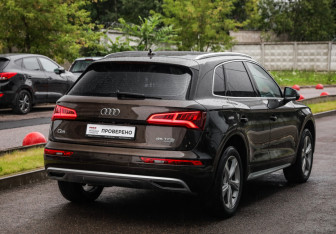 Подержанный автомобиль Audi Q5 2018 года (6 фото)