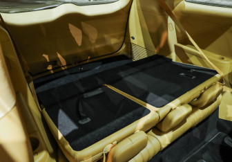 Подержанный автомобиль Voyah Dream 2023 года (32 фото)