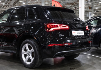 Подержанный автомобиль Audi Q5 2018 года (14 фото)