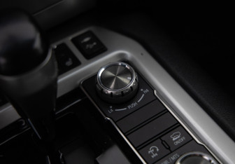 Подержанный автомобиль Toyota Land Cruiser Suv 2016 года (16 фото)