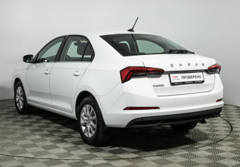 Подержанный автомобиль Skoda Rapid Liftback 2022 года (7 фото)