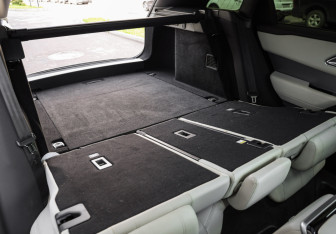 Подержанный автомобиль Land Rover Range Rover Velar 2017 года (34 фото)
