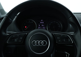Подержанный автомобиль Audi A3 Sedan 2017 года (18 фото)