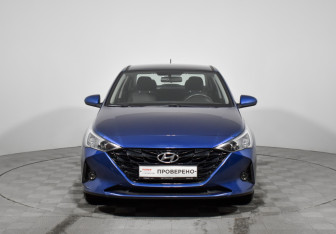 Подержанный автомобиль Hyundai Solaris Sedan 2022 года (2 фото)