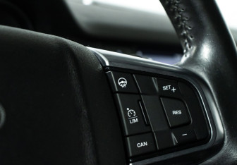 Подержанный автомобиль Land Rover Discovery Sport 2017 года (19 фото)