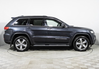 Подержанный автомобиль Jeep Grand Cherokee 2015 года (4 фото)