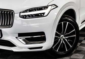 Подержанный автомобиль Volvo XC90 2019 года (10 фото)
