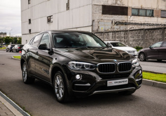 Подержанный автомобиль BMW X6 2015 года (5 фото)