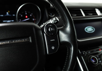 Подержанный автомобиль Land Rover Range Rover Sport 2016 года (21 фото)