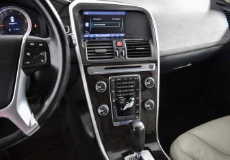 Подержанный автомобиль Volvo XC60 2011 года (20 фото)