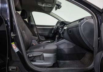 Подержанный автомобиль Skoda Octavia Liftback 2019 года (22 фото)
