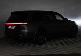 Подержанный автомобиль LiXiang L9 2024 года (28 фото)