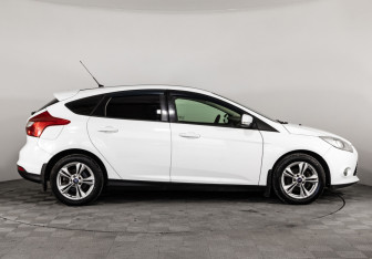 Подержанный автомобиль Ford Focus Hatchback 2012 года (4 фото)