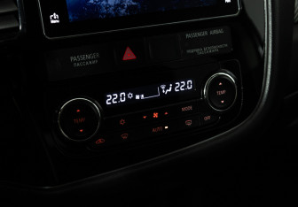 Подержанный автомобиль Mitsubishi Outlander 2018 года (17 фото)