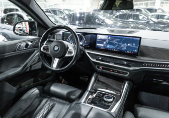 Подержанный автомобиль BMW X6 2023 года (15 фото)