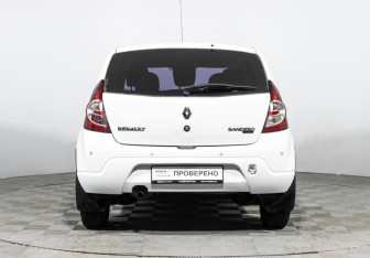 Подержанный автомобиль Renault Sandero 2011 года (6 фото)