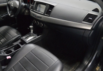 Подержанный автомобиль Mitsubishi Lancer Sedan 2008 года (12 фото)