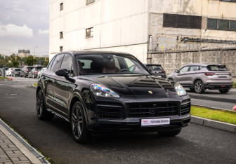 Подержанный автомобиль Porsche Cayenne 2019 года (5 фото)