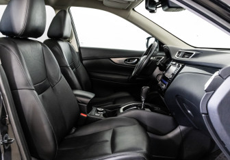 Подержанный автомобиль Nissan X-Trail 2015 года (17 фото)