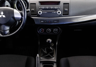 Подержанный автомобиль Mitsubishi Lancer Sedan 2008 года (13 фото)