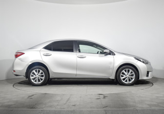 Подержанный автомобиль Toyota Corolla Sedan 2014 года (4 фото)