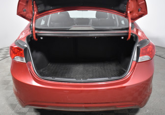 Подержанный автомобиль Hyundai Elantra Sedan 2012 года (19 фото)