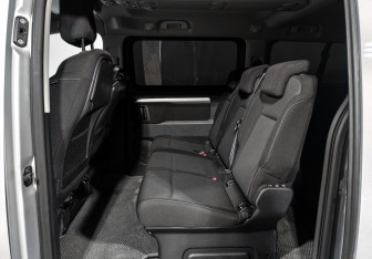 Подержанный автомобиль Peugeot Traveller 2021 года (12 фото)