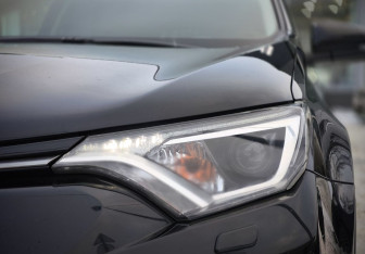 Подержанный автомобиль Toyota RAV4 2018 года (13 фото)