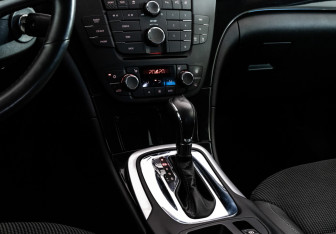 Подержанный автомобиль Opel Insignia Liftback 2012 года (12 фото)