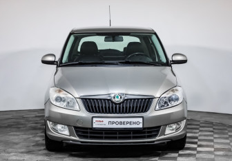 Подержанный автомобиль Skoda Fabia Hatchback 2011 года (2 фото)