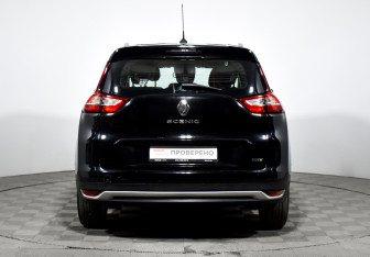 Подержанный автомобиль Renault Scenic 2017 года (6 фото)