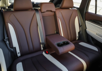 Подержанный автомобиль Geely Monjaro 2022 года (29 фото)