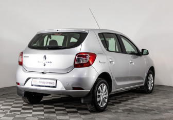 Подержанный автомобиль Renault Sandero 2014 года (7 фото)