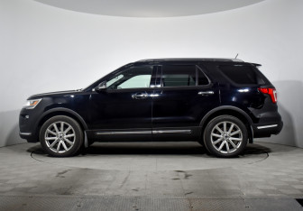 Подержанный автомобиль Ford Explorer 2018 года (8 фото)