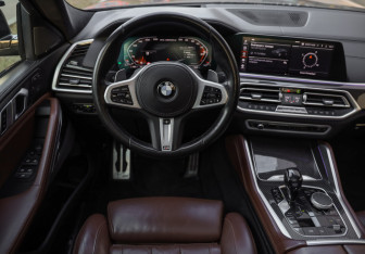 Подержанный автомобиль BMW X6 2020 года (15 фото)