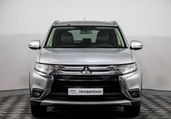 Подержанный автомобиль Mitsubishi Outlander 2015 года (2 фото)