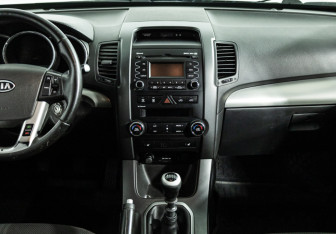 Подержанный автомобиль Kia Sorento 2011 года (14 фото)