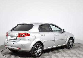 Подержанный автомобиль Chevrolet Lacetti Hatchback 2011 года (5 фото)