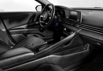 Подержанный автомобиль Hyundai Elantra Sedan 2021 года (13 фото)