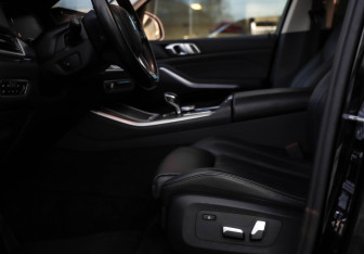 Подержанный автомобиль BMW X5 2019 года (26 фото)